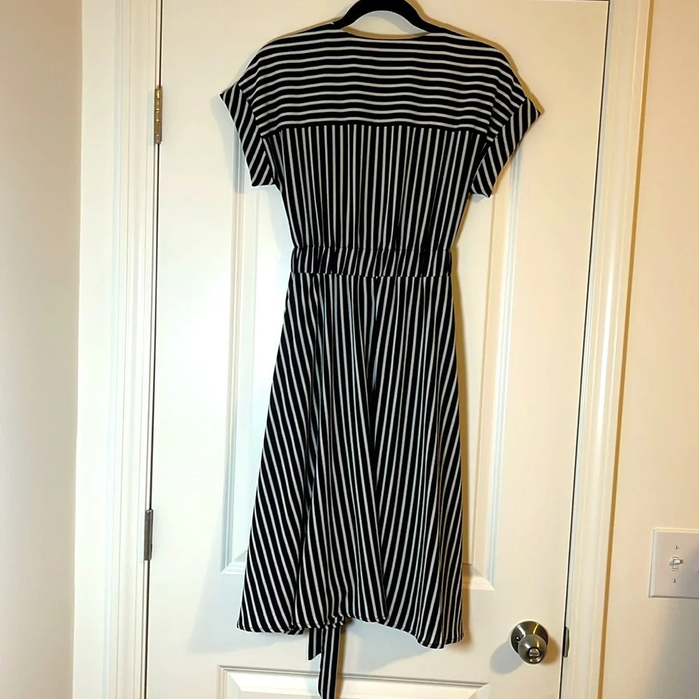 Roz & Ali Lined Black & White Striped Dress Size 4 - Picture 2 of 5